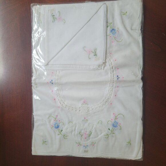 Vintage Embroidered Floral Cotton Tablecloth & Napkins Set - Picture 1 of 8